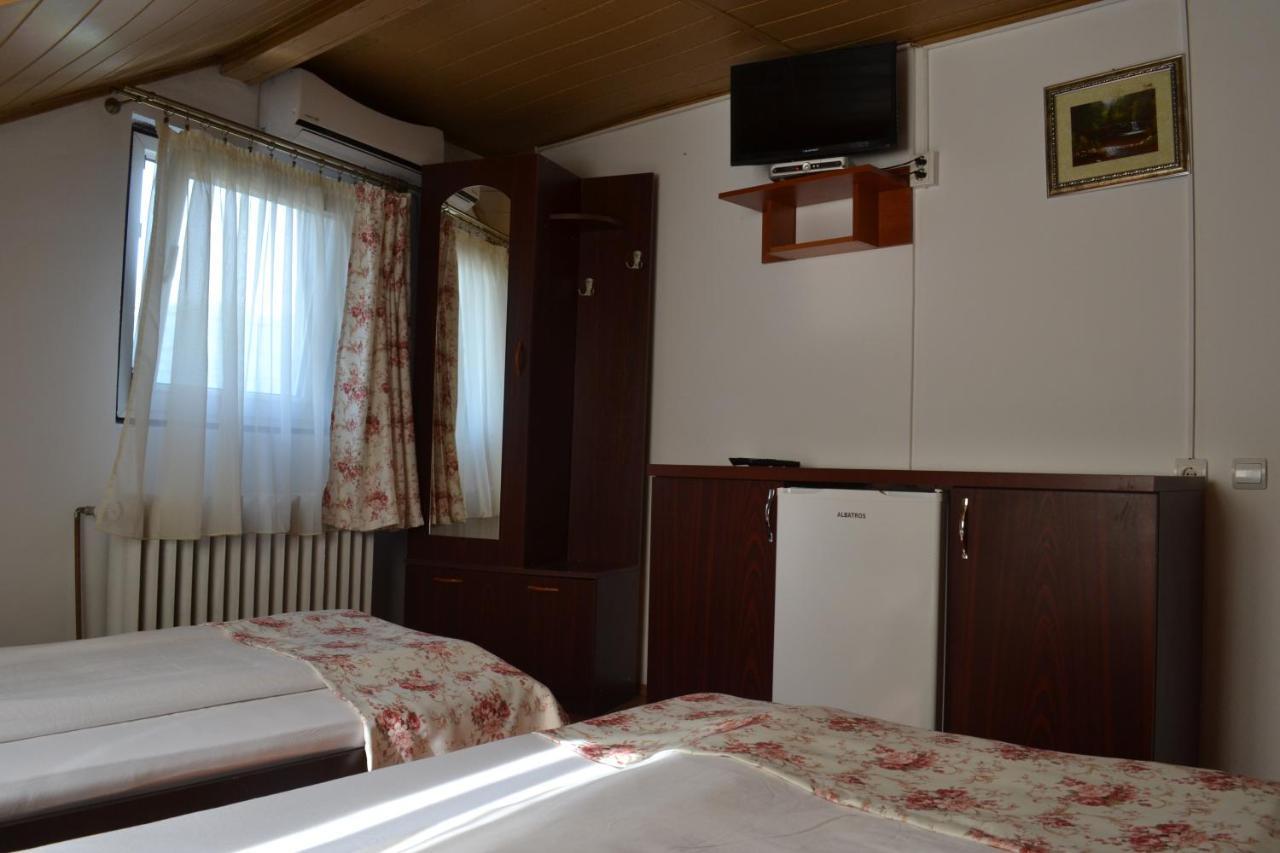 Pensiunea Bety Tutulesti Exterior foto